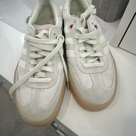 adidas Shoes - NEW** Adidas Samba White & Pink Sneakers with Gum Sole sz 9